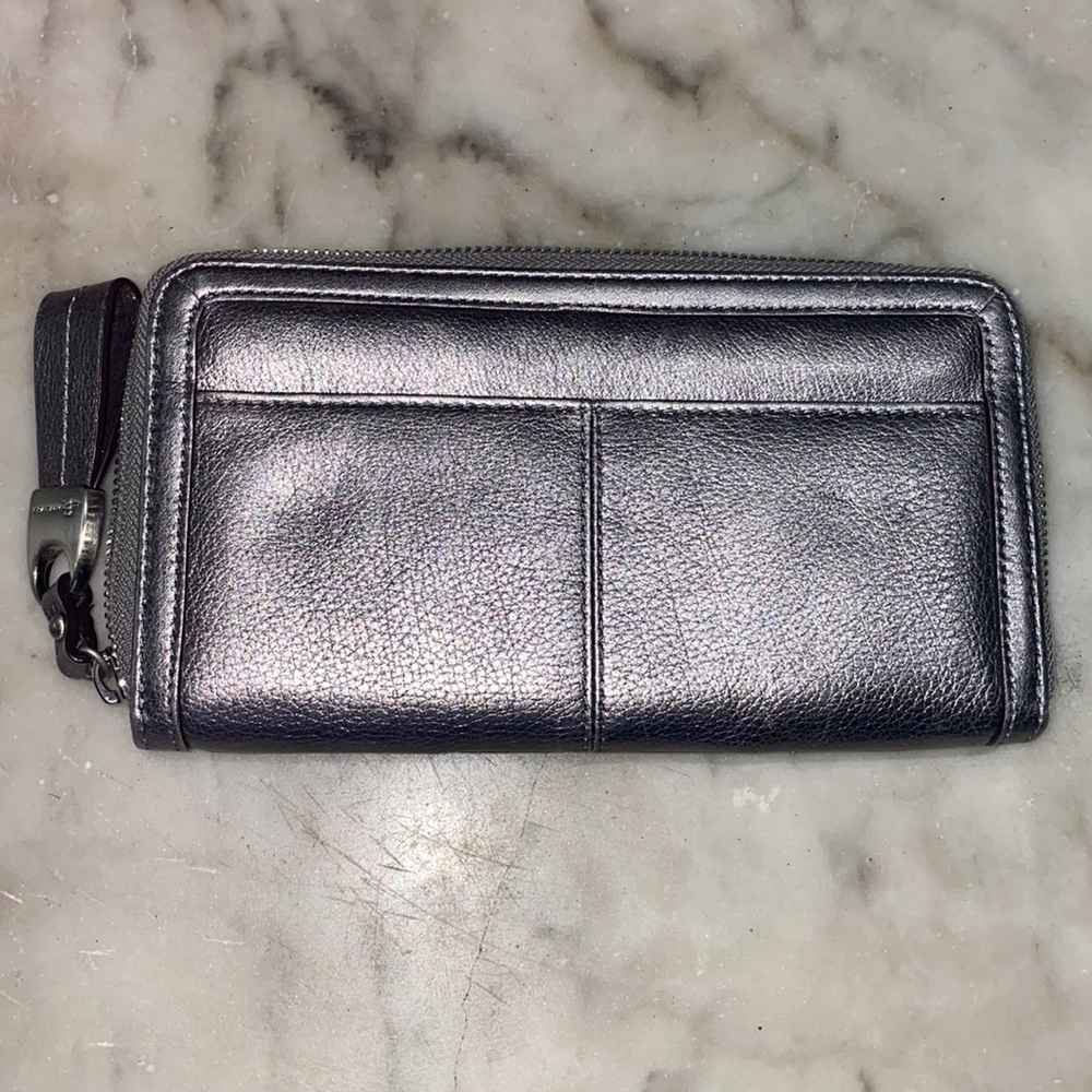B Makowski Pewter Rutched Leather Wallet EUC - Picture 2 of 14